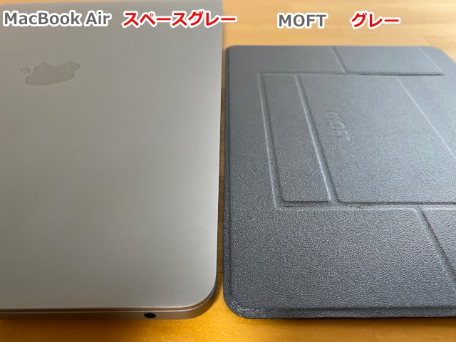 MacBookとMOFTの色比較